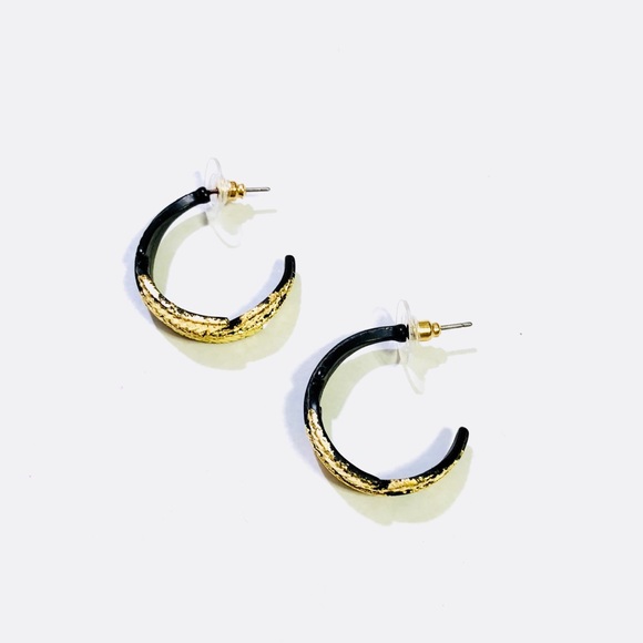 SADIE BLACK HOOP FEATHER W/ GOLD METALLIC EARRINGS - Picture 7 of 8